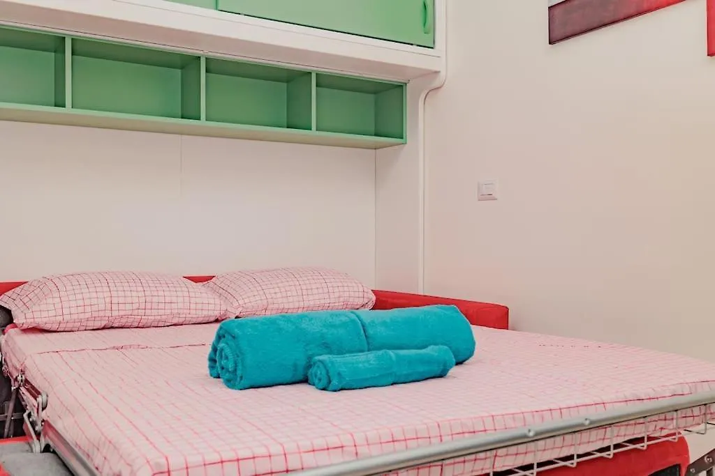Lovely Apartment - 15 Minutes To Duomo Milan 0*,  Italy